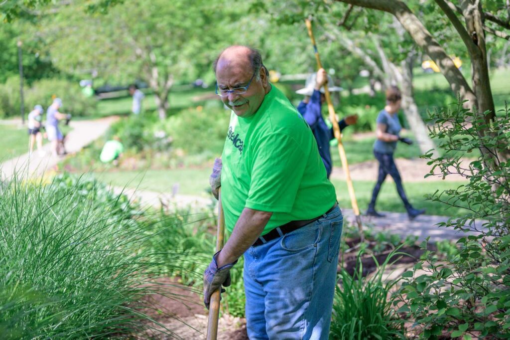 Steelcase volunteers at Eden Park planting flowers